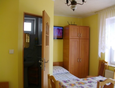 Pokoje Gościnne Bartek pokój nr.1 z widokiem na wejście do łazienki