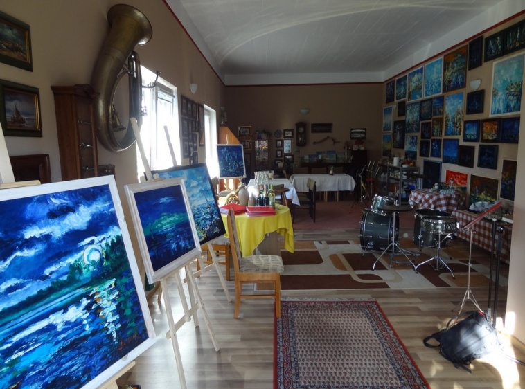 Villa Astrid - domki Muzykalnia - zajęcia plastyczne, pr&oacute;by orkiestry dętej?v=1.0.1