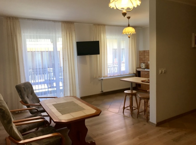 Apartamenty i Pokoje Gościnne Maria Kaleta Apartament nr 6 pokoj wypoczynkowy z aneksem kuchennym