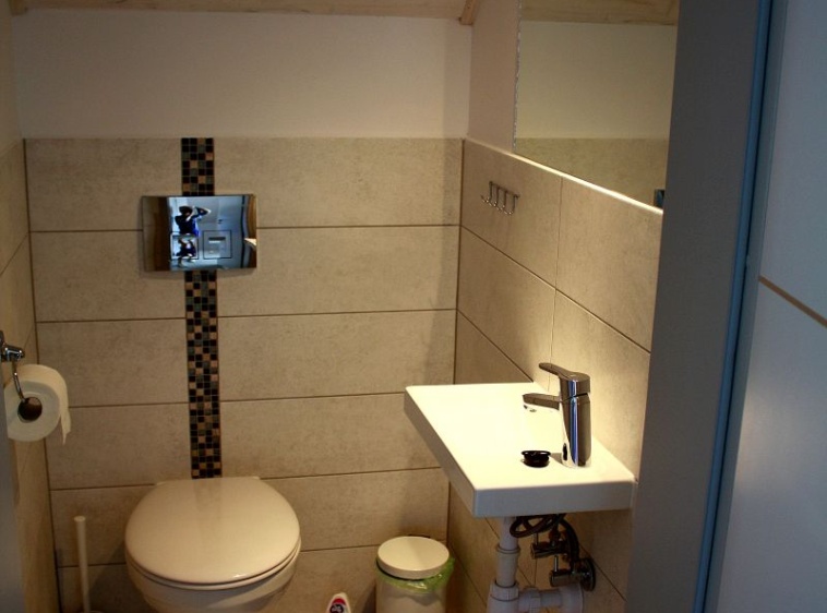 Uroczysko Na piętrze znajduje się wc