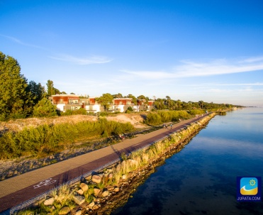 Ścieżka rowerowa wzdłuż Zatoki w Juracie. 