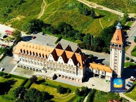 Wieża widokowa w pobliskim Władysławowie. Będąc na górze możemy oglądać krajobraz miasta.
